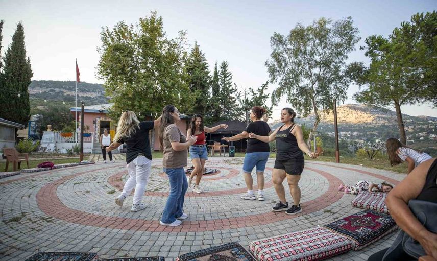 Anneler çocuklarıyla Darısekisi'nde doğa, dayanışma ve üretimle iç içe