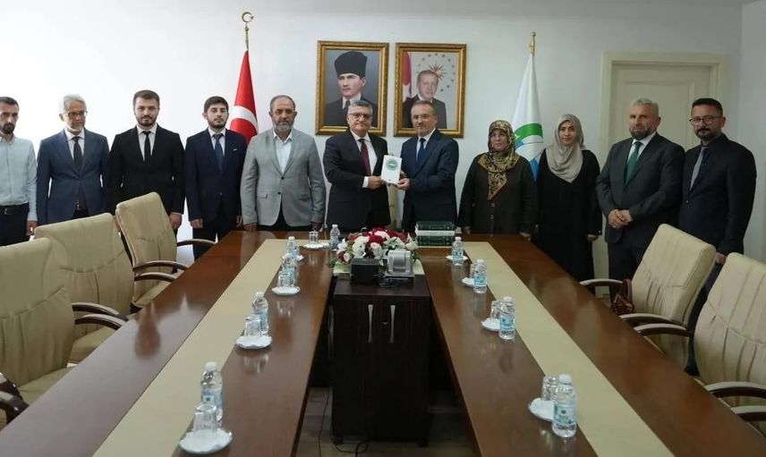 Sinop'ta Mevlid-i Nebi Haftası çerçevesinde valiye manevi hediyeler takdim edildi