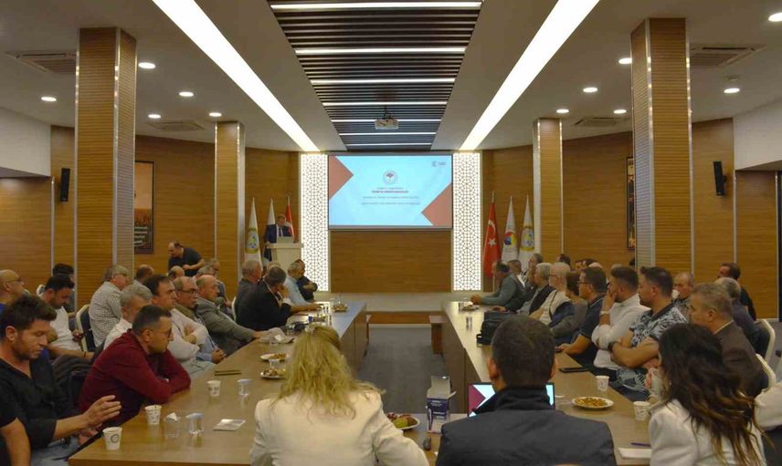 Manisa zeytinyağı sektörü rekor rekolte ve kalite odaklı dönüşümü tartıştı