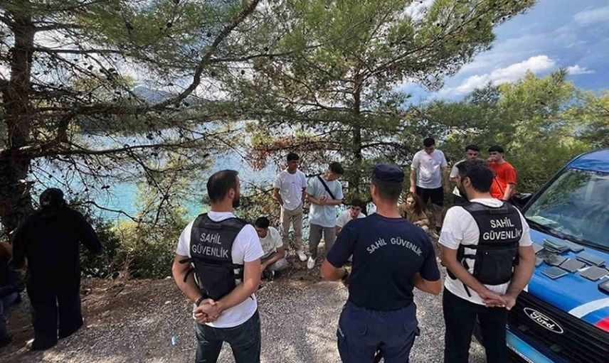 Marmaris'te Özgök koyunda kara operasyonu: 18 Afganistan uyruklu göçmen ele geçirildi