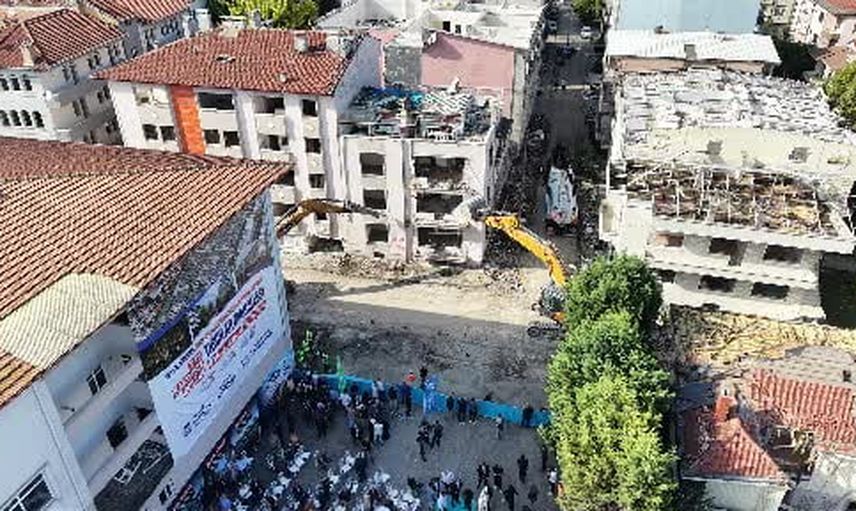 Tığcılar'da 1999 depreminin izleri kentsel dönüşümle siliniyor