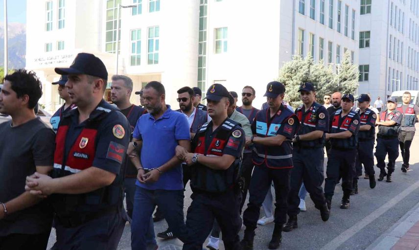 Denizli'de gülümseyen zanlı dikkati çekti: kaçırıp soyarak haraç iddiası