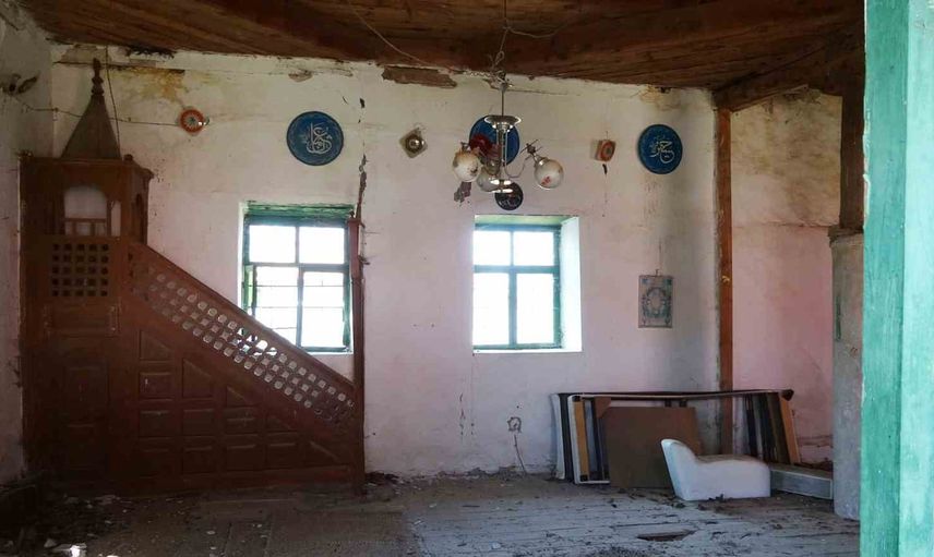 Sarıkaya'da ecdadın yadigârı cami onarım için yıllardır bekliyor