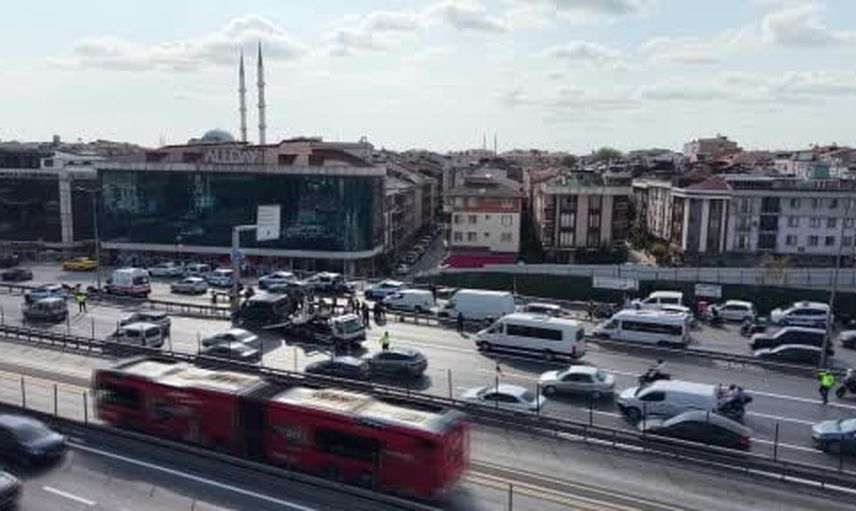 Yaz kursu gezisinden dönen minibüs bariyerlere çarptı: 13 çocuk yaralandı