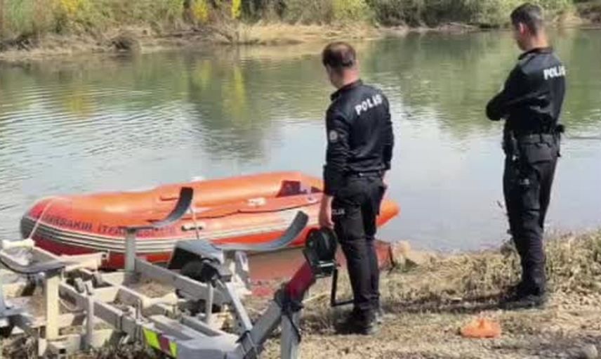 Su yükselince Dicle Nehri'nde mahsur kalan iki kişiyi itfaiye kurtardı