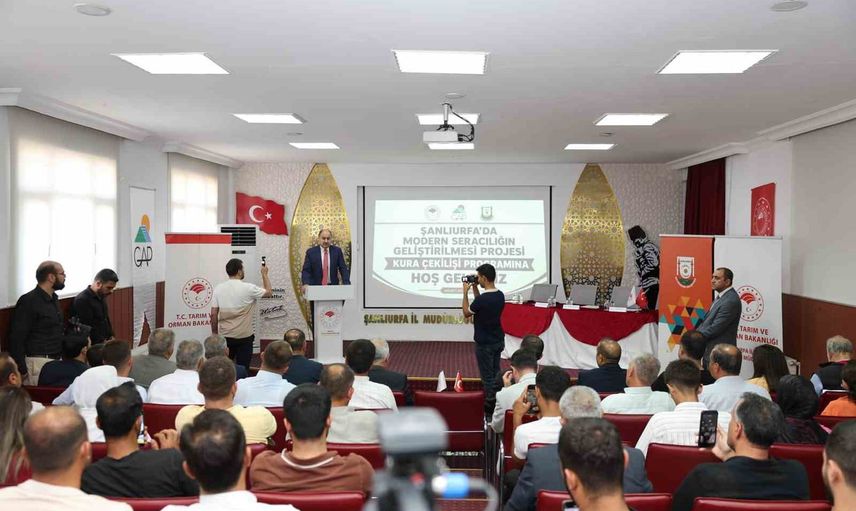 Seracılıkla geleceğe: Şanlıurfa'da 40 üretici modern sera desteği kazandı