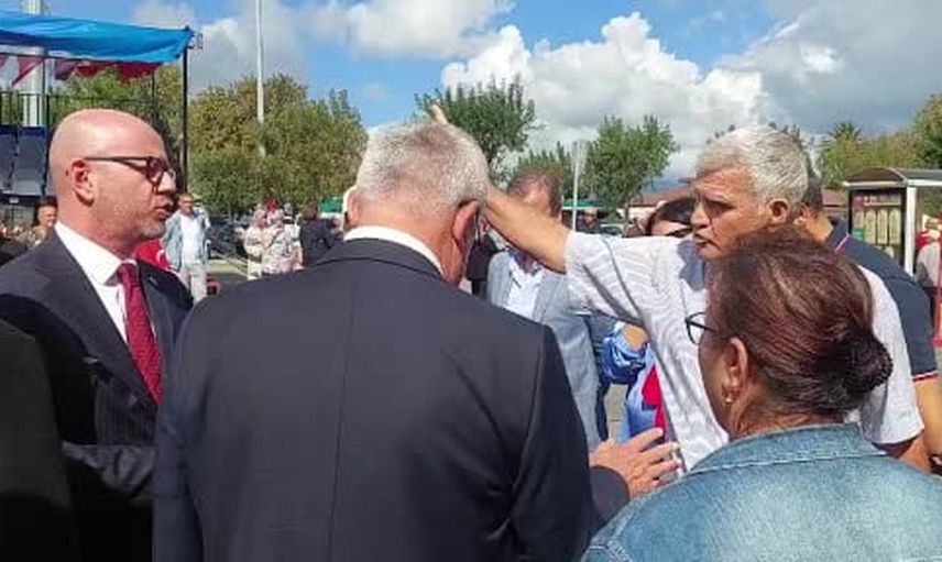 Bandırma'daki çelenk töreninde Serkan Sarı'ya itiraz iddiası