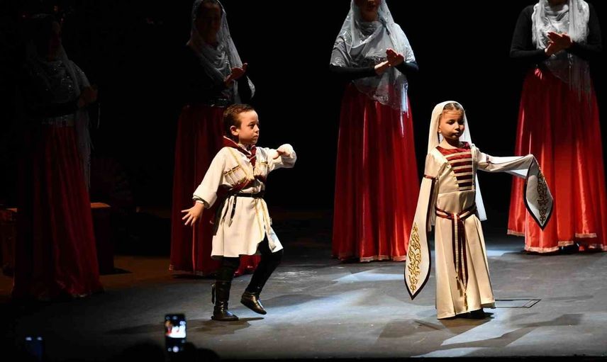 Balıkesir’de sahnelenen kurtuluş gösterisi izleyicilerden tam not aldı