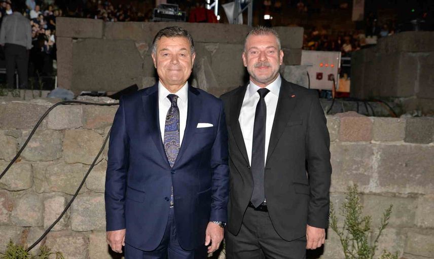 Asklepion'da kurtuluş coşkusu: Yeni Türkü 50. sanat yılını kutladı