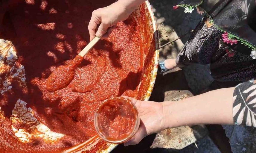 Salça kazanında imece: Alaybey'de komşuluk ve kış hazırlığı