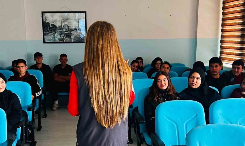 Kütahya'da lisede siber güvenlik ve dijital farkındalık eğitimi
