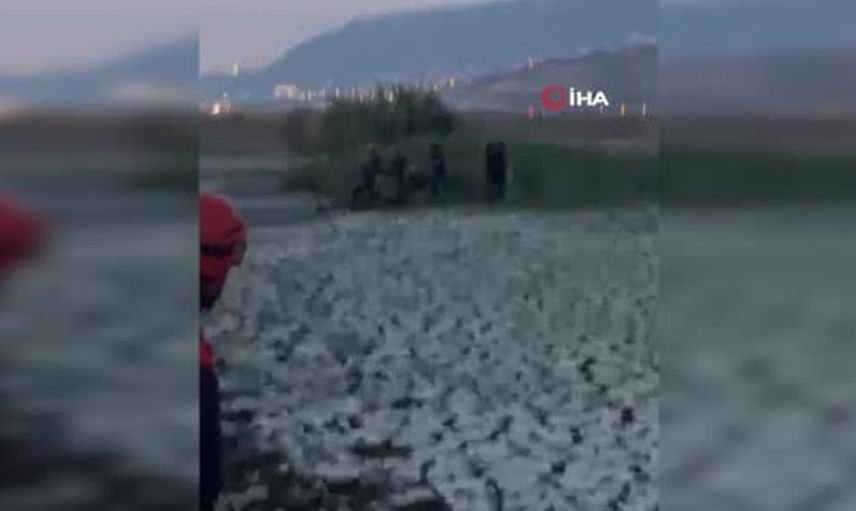 Onikişubat'ta köprü altındaki çamura saplanan yaşlı vatandaş kurtarıldı