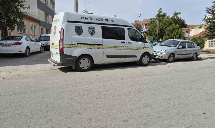 Eskişehir'de apartman merdiveninde ölü bulunan 52 yaşındaki emeklinin ölümü soruşturuluyor