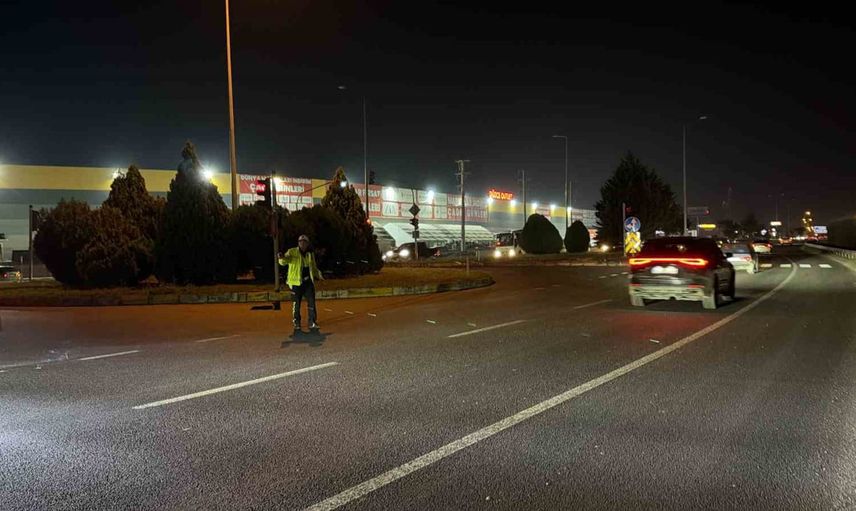 Düzce'de trafik kilidini polis açtı: ambulansa sinyal müdahalesiyle öncelik sağlandı