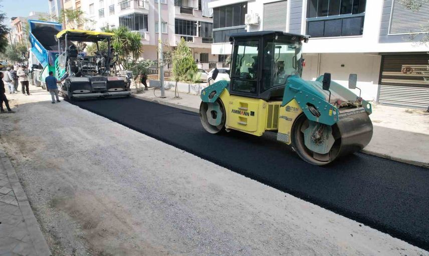 Turgutlu'da Türkmen Yolu sıcak asfaltla esnafa rahatlık getiriyor