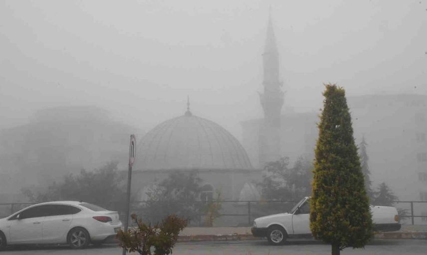 Yozgat’ta sabah sisleri sürüşü zorlaştırdı: görüş 30 metreye kadar düştü