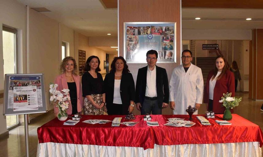 Eskişehir Osmangazi Üniversitesi hastanesinde hasta hakları günü etkinliği: bilgilendirme ve iletişim öne çıktı