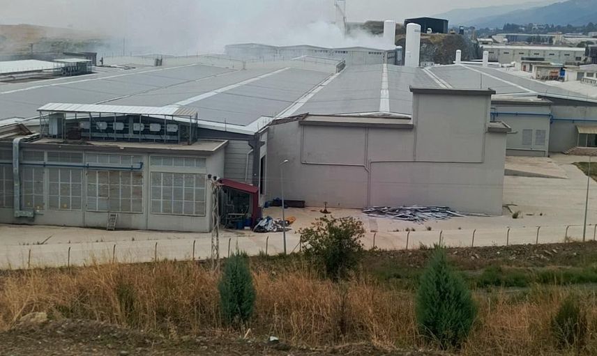 Türkoğlu'nda oksijen tankı patladı, çevre beyaz dumanla kaplandı