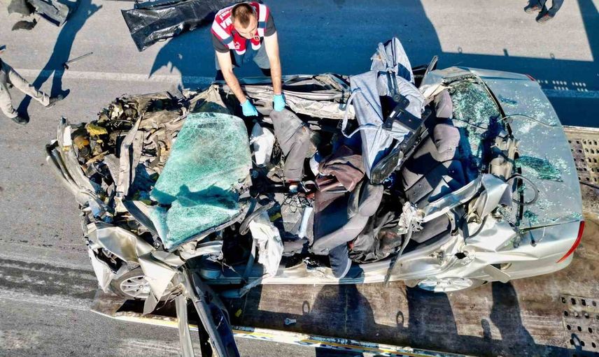Bolvadin'de arkadan çarpmayla sürüklenen otomobilin sürücüsü hayatını kaybetti
