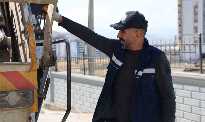 Çaydaçıra'da örnek davranış: temizlik görevlisi 600 bin liralık çantayı sahibine teslim etti