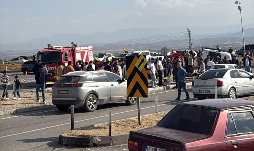 İlçe ziyaretleri için yola çıkan MHP konvoyunda kaza: 1 ölü, 4 yaralı