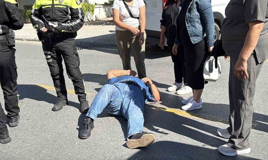 Geriye manevra kazası: Muğla'da yaşlı vatandaş yaralandı