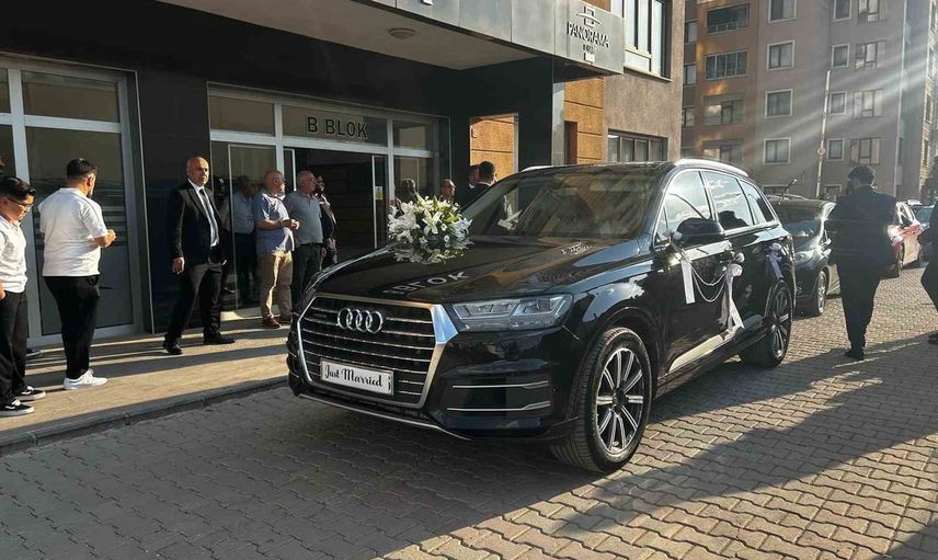 Yozgat valisi Mehmet Ali Özkan makam aracını şehit oğlunun düğününde gelin arabası olarak tahsis etti
