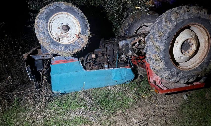 Altınözü'nde traktör devrildi; sürücü ekiplerin müdahalesiyle kurtarıldı