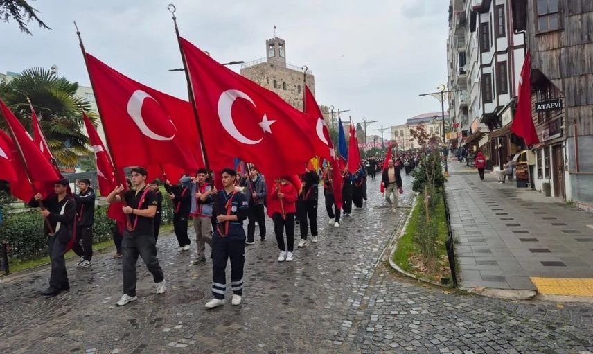 Sinop'ta öğrenci kortejleri cumhuriyet geçidi için prova yaptı