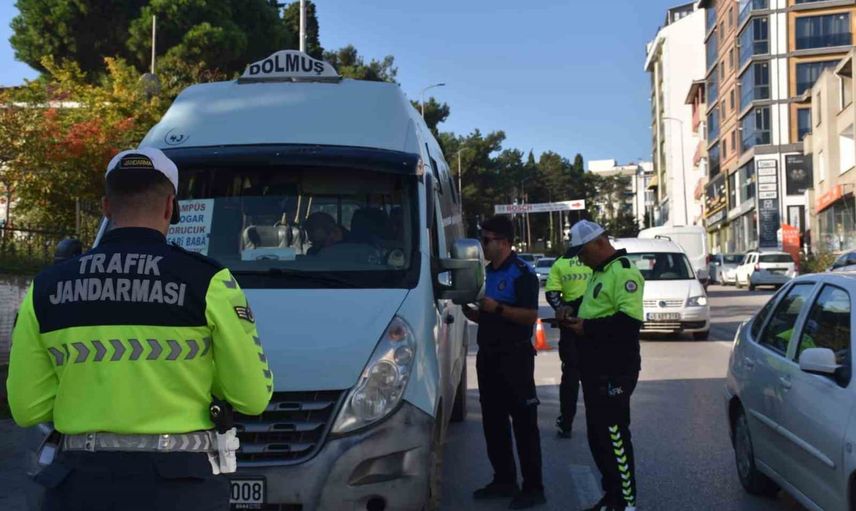Sinop’ta ortak denetimde yolcu araçlarına sıkı takip: 7 araca idari işlem