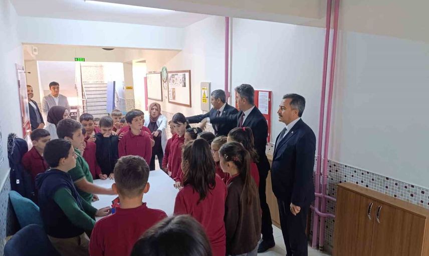 Genç kaşiflerin fuarı: Bolvadin ve Çay'da TÜBİTAK 4009 coşkusu