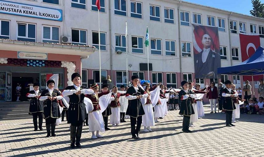 Çanakkale'nin kadim topraklarında 80 bini aşkın öğrenci ders başı yaptı
