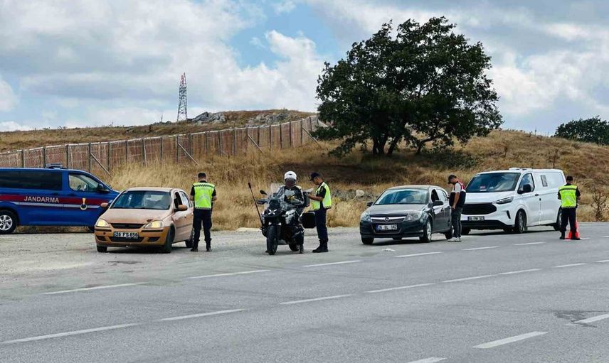 Bilecik jandarmasından iki aşamalı denetim: yoklama kaçağı sayısı 8