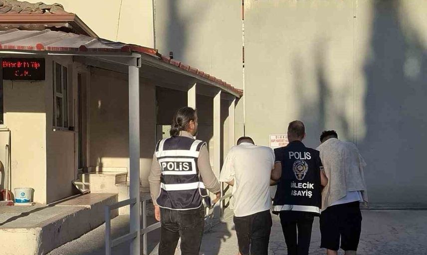 Bilecik'te yolda durdurulan araçta 3 milyonluk ziynet eşyası ele geçirildi