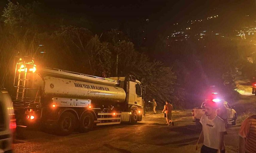 Sazlıkta çıkan yangın itfaiye müdahalesiyle kontrol altına alındı