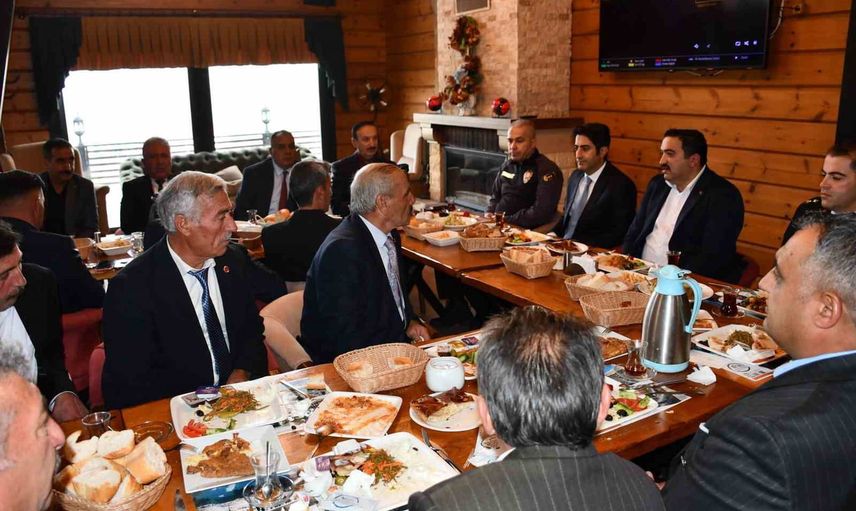 Sarıkamış'ta muhtarlarla yerel hizmetler değerlendirildi