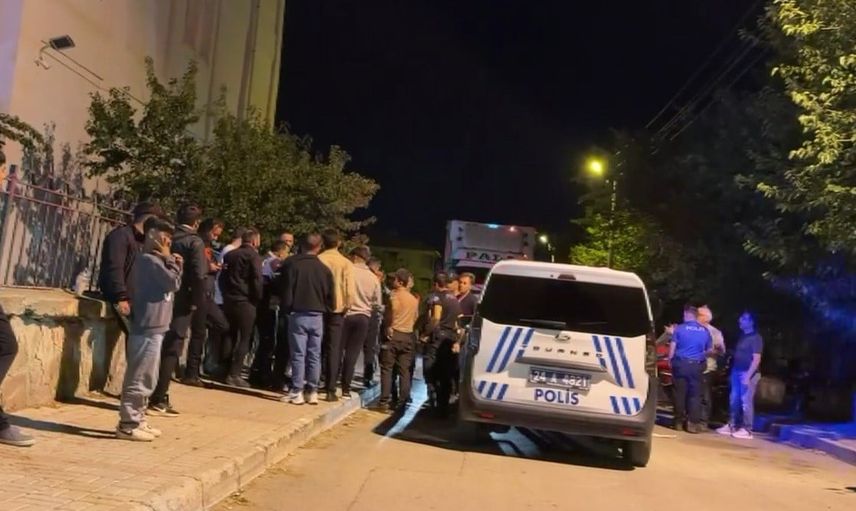 Erzincan'da tırın kapattığı sokakta motosikletli grup ile okul idarecileri karakolda buluştu