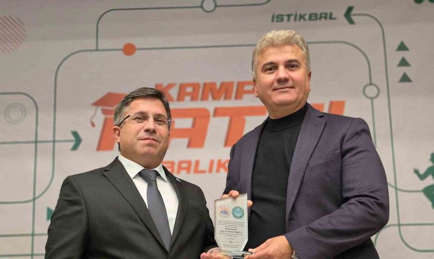 Balıkesir’de üniversiteli gençlerle Türkiye Yüzyılı gündemi