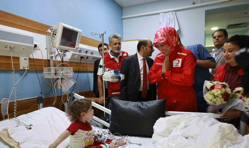 Kahire'de gazzeli hastalara ziyaret ve üç aylık tedavi desteği