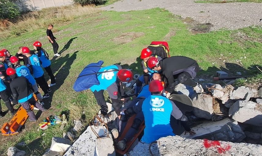 Erzincan'da UMKE gönüllülerine afet odaklı temel ve medikal kurtarma eğitimi