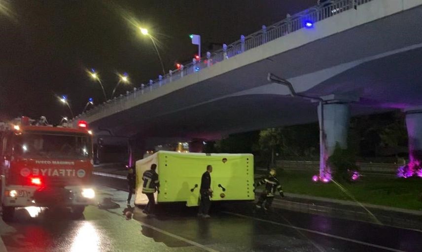 Köprüde intihar girişimini polis ekipleri bir saatlik ikna ile önledi