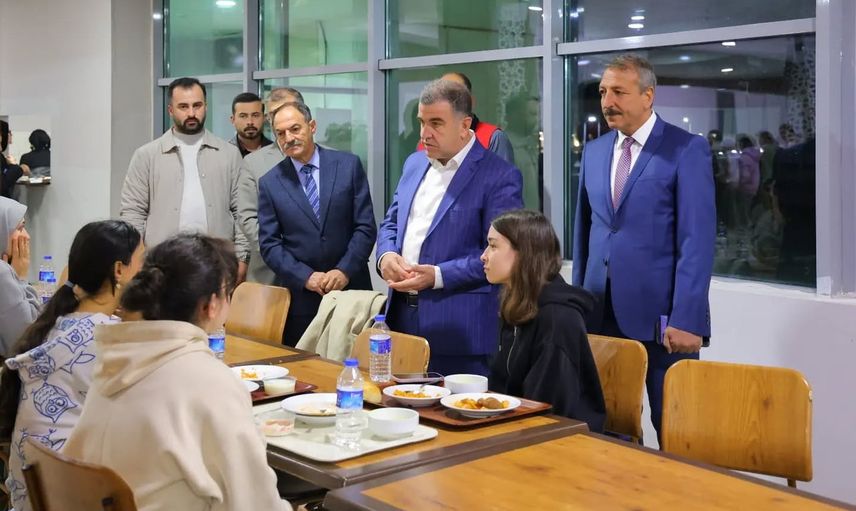 Vali Eldivan yurt hizmetlerini yerinde değerlendirip öğrenci taleplerini topladı