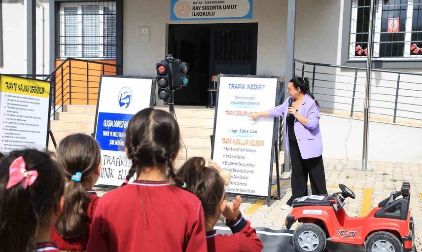Miniklere İskenderun'da uygulamalı trafik eğitimi
