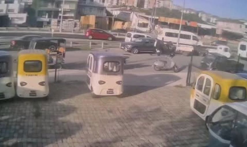 e-5'te zincirleme kaza: iki araç takla attı, iki kişi yaralandı