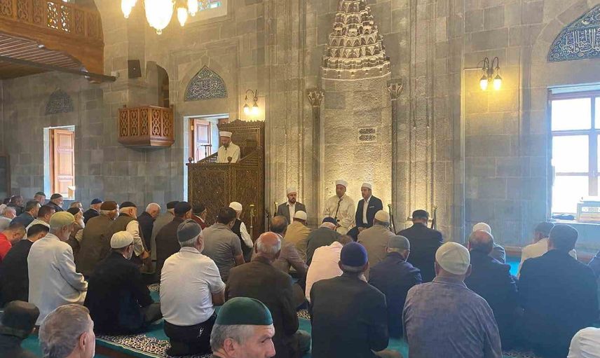 Erzurum'da manevi birlik: Lalapaşa Camii'nde gaziler ve şehitler anıldı