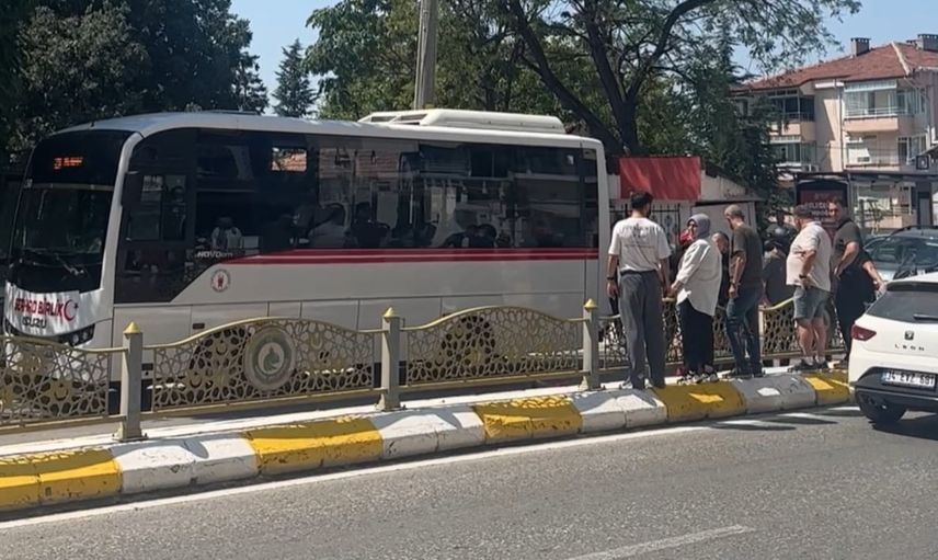 Edirne Atatürk Bulvarı'nda çarpışma: motosiklet sürücüsü hastaneye kaldırıldı