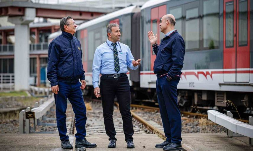 Çeyrek asırdır İzmir’in raylarında: üç vatmanın meslek ve anı yolculuğu