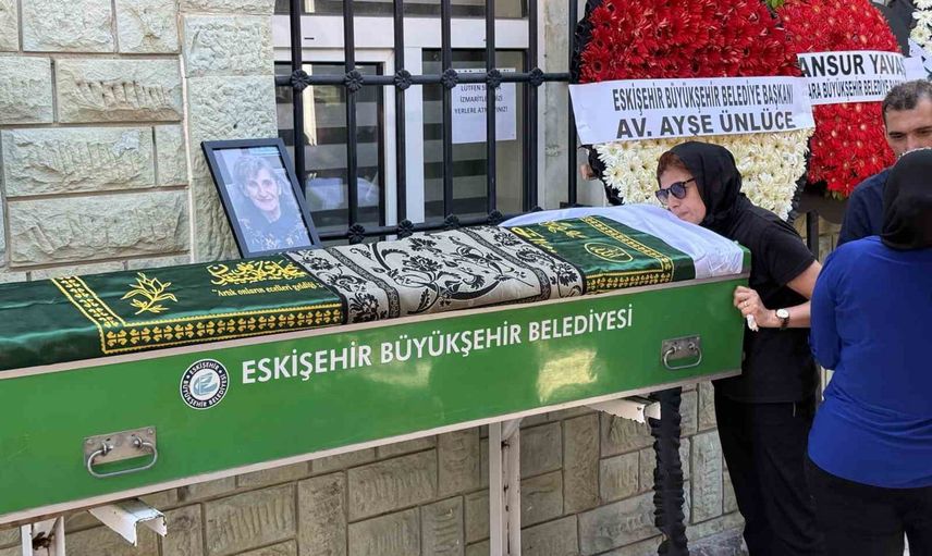 Büyükerşen ailesi Güzin Büyükerşen'i uğurladı