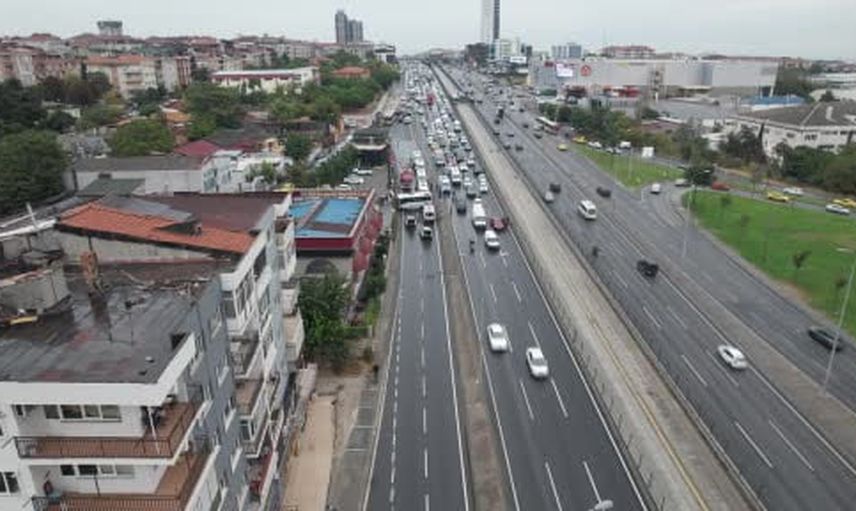 Avcılar d-100 yan yolunda kontrolden çıkan servis midibüsü için ekipler seferber oldu