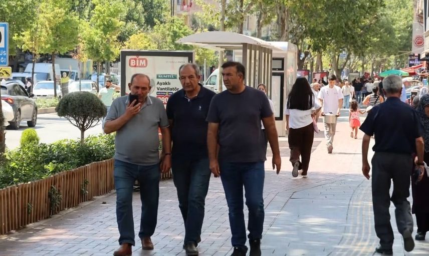 Memleket ateşi: gurbetçinin dönüşü esnafa nefes oldu